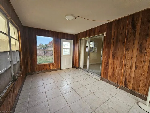 423  Morgan S CIR, Lehigh Acres, FL 33936