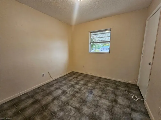 423  Morgan S CIR, Lehigh Acres, FL 33936