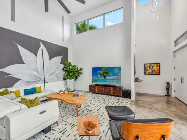 Living room with a high ceiling and ceiling fan