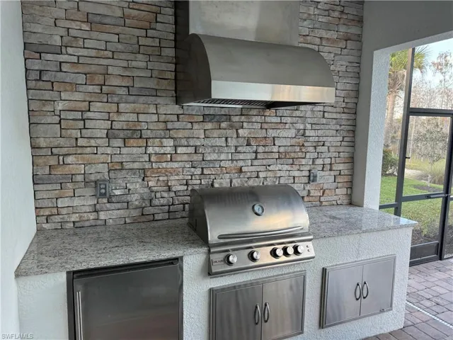 Outdoor kitchen and grill that has never been used!