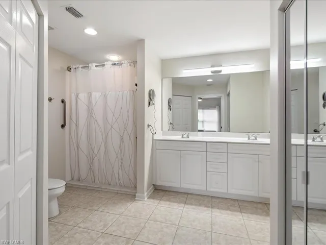 25064 Peacock Ln 101, Naples, Florida 34114