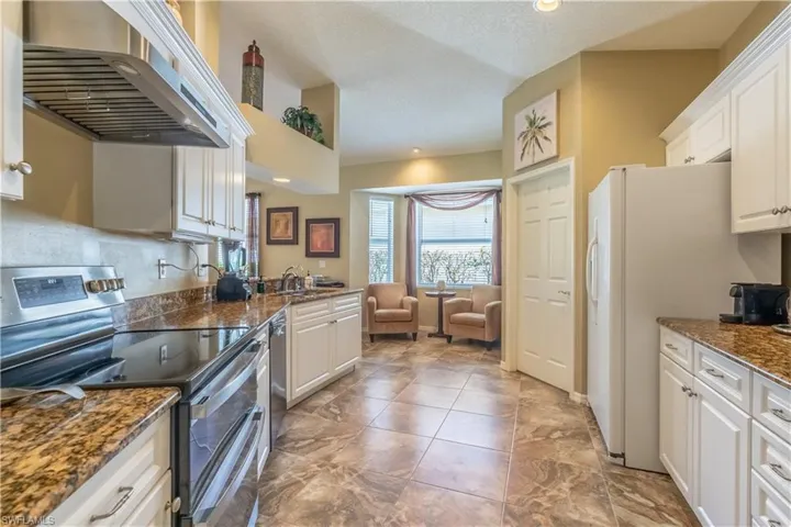 749  Crossfield  CIR, Naples, FL 34104