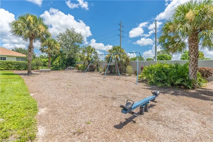 749  Crossfield  CIR, Naples, FL 34104
