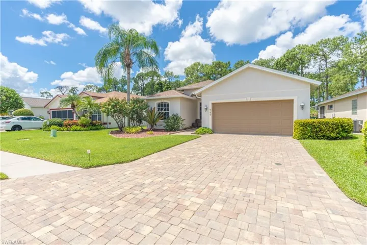 749  Crossfield  CIR, Naples, FL 34104
