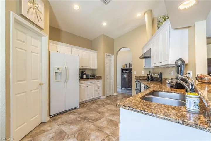 749  Crossfield  CIR, Naples, FL 34104