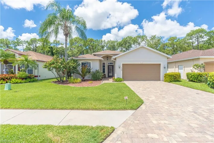 749  Crossfield  CIR, Naples, FL 34104
