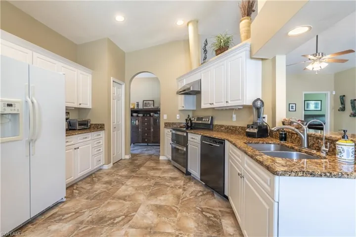 749  Crossfield  CIR, Naples, FL 34104