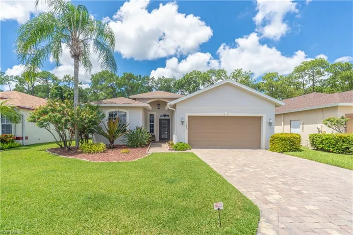 749  Crossfield  CIR, Naples, FL 34104