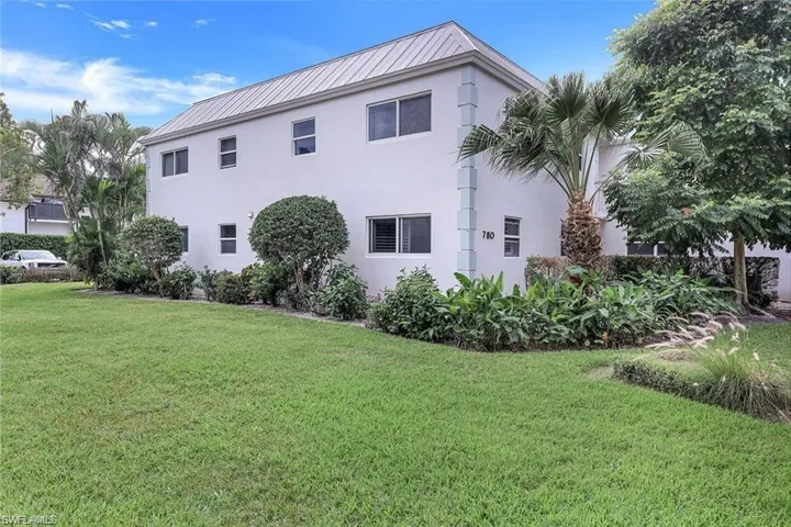 View of side of property featuring a lawn