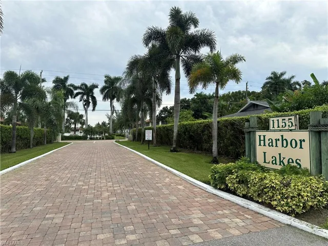 View of home's community