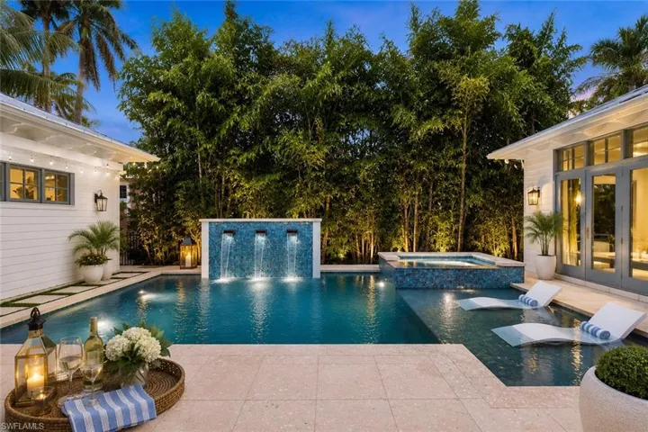 160  Broad S AVE, Naples, FL 34102