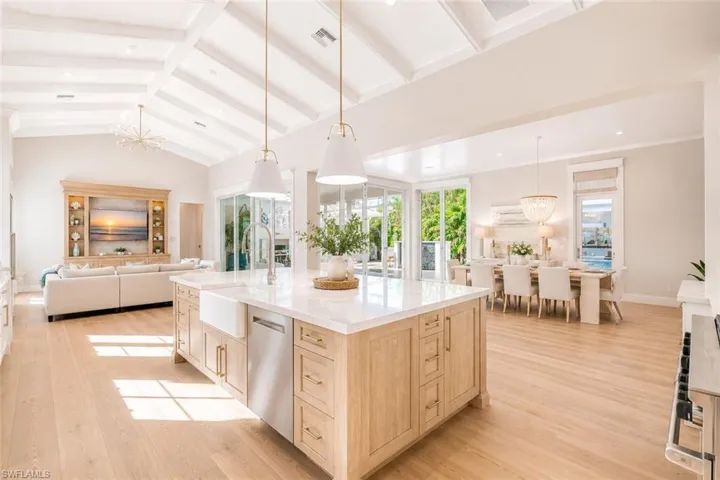 160 Broad Ave S, Naples, Florida 34102