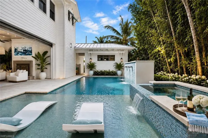 160  Broad S AVE, Naples, FL 34102