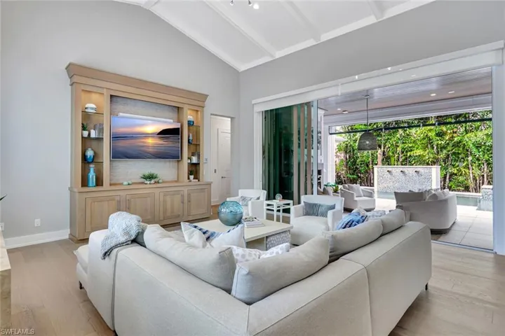 160  Broad S AVE, Naples, FL 34102