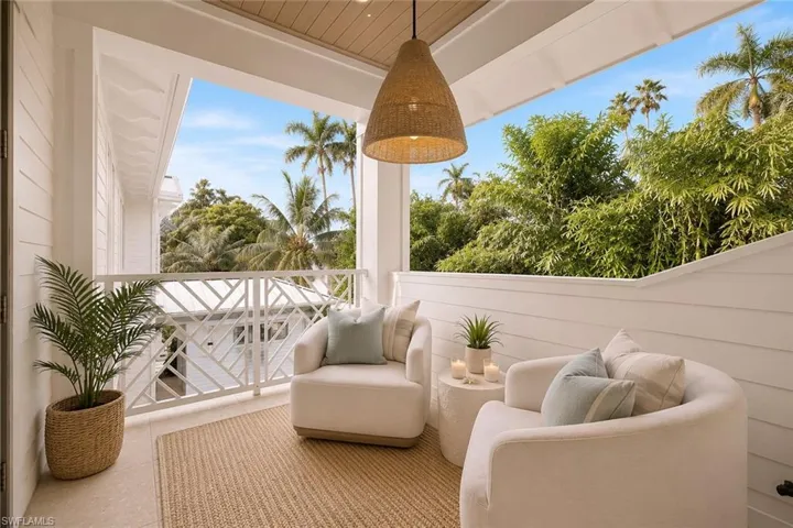160 Broad Ave S, Naples, Florida 34102