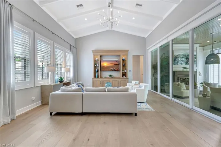 160  Broad S AVE, Naples, FL 34102