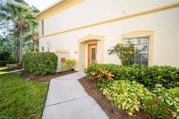 7856  Clemson  ST, Naples, FL 34104