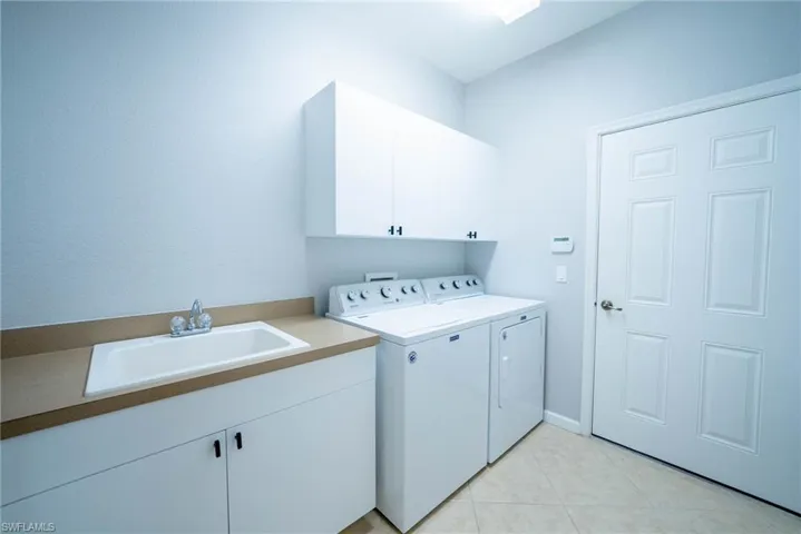7856  Clemson  ST, Naples, FL 34104