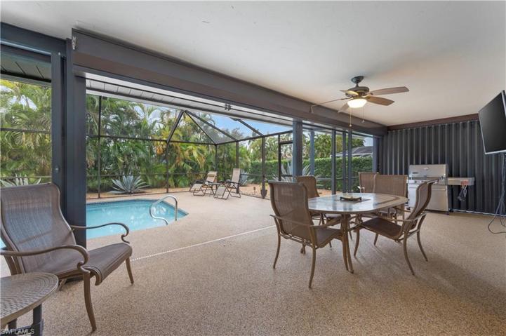 Outdoor under cover Sitting and Dining Area