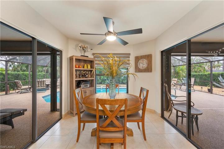 Breakfast Nook with Sliders to both Left & Right