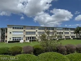 View of apartment building / complex
