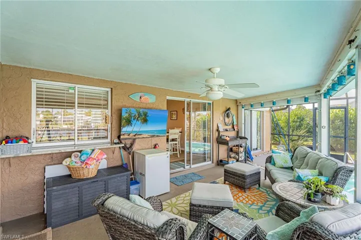 Lanai with pass through