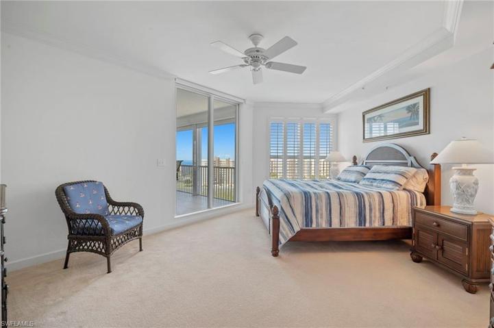 Spacious owners suite w/ views of Gulf and Bay & Walk-in closet