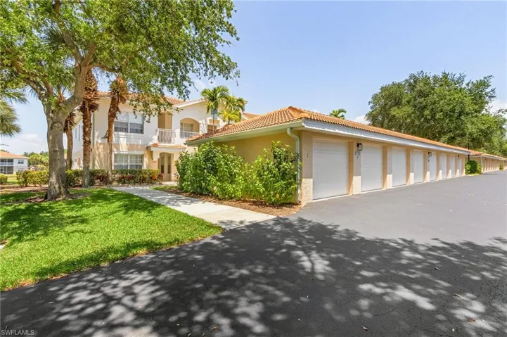 3035  Horizon  LN, Naples, FL 34109