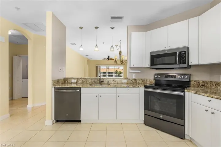 3035  Horizon  LN, Naples, FL 34109
