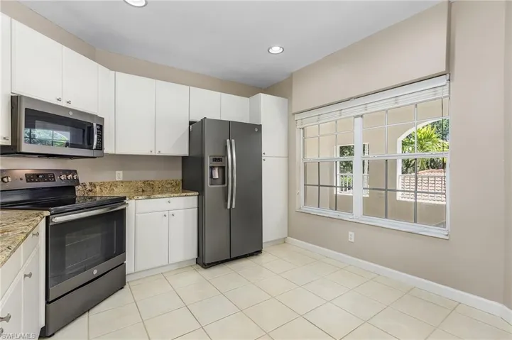 3035  Horizon  LN, Naples, FL 34109