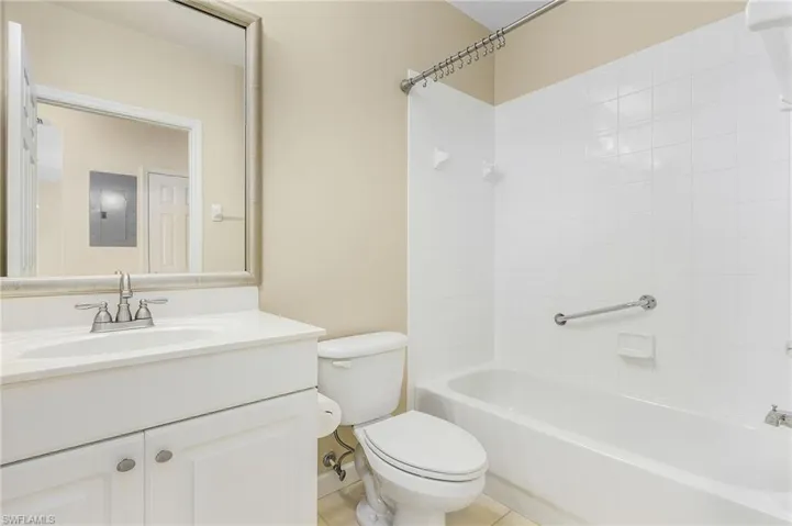 3035  Horizon  LN, Naples, FL 34109