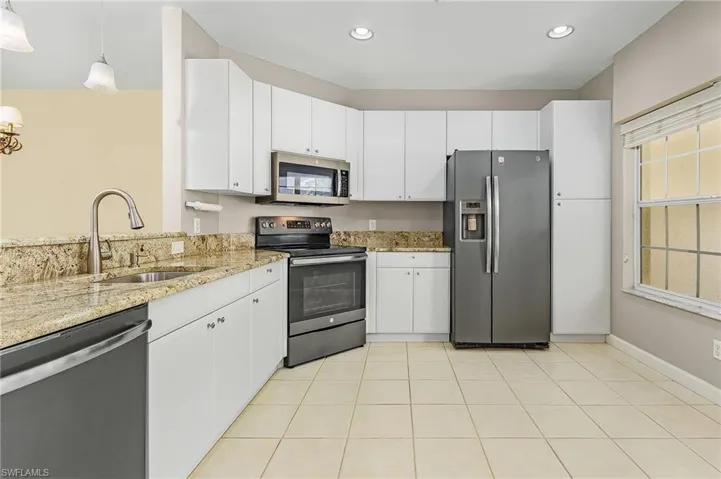 3035  Horizon  LN, Naples, FL 34109