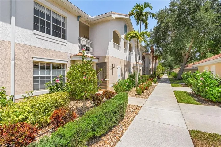 3035  Horizon  LN, Naples, FL 34109