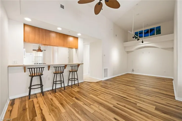 Breakfast Bar to flex space on the right