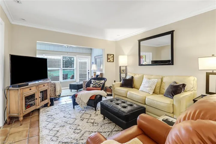 1075  Pine Isle  LN, Naples, FL 34112