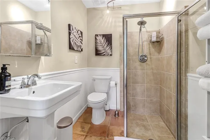 1075  Pine Isle  LN, Naples, FL 34112