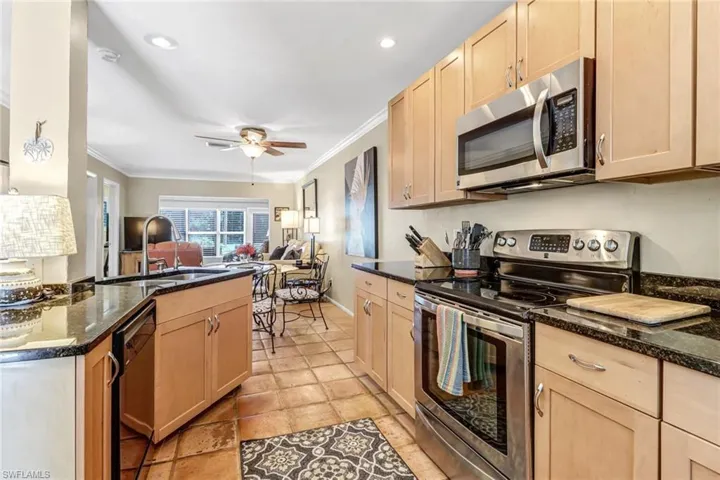 1075  Pine Isle  LN, Naples, FL 34112