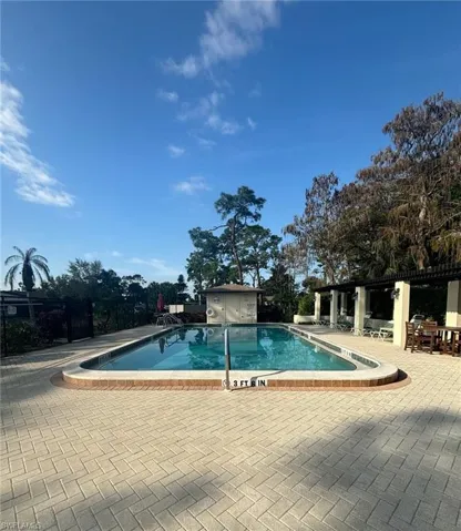 1075  Pine Isle  LN, Naples, FL 34112
