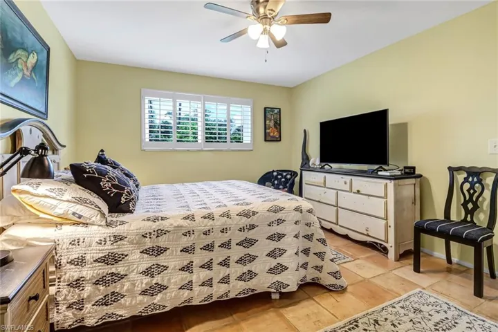 1075  Pine Isle  LN, Naples, FL 34112