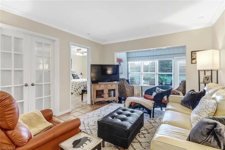 1075  Pine Isle  LN, Naples, FL 34112