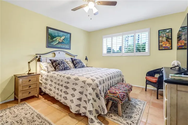 1075  Pine Isle  LN, Naples, FL 34112