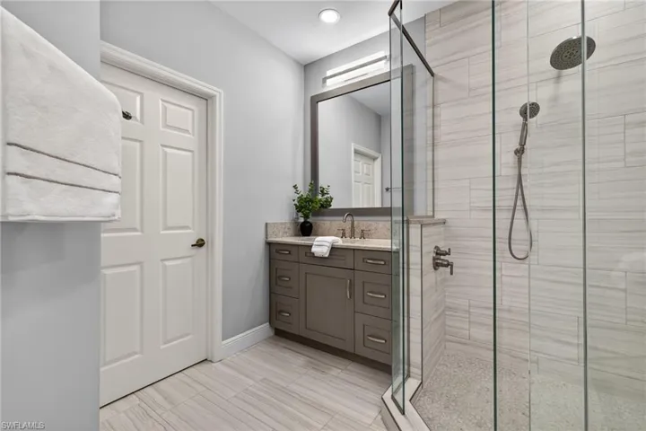 5015  Marina Cove  DR, Naples, FL 34112
