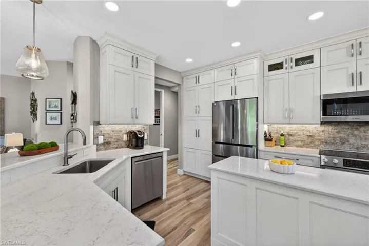 5015  Marina Cove  DR, Naples, FL 34112