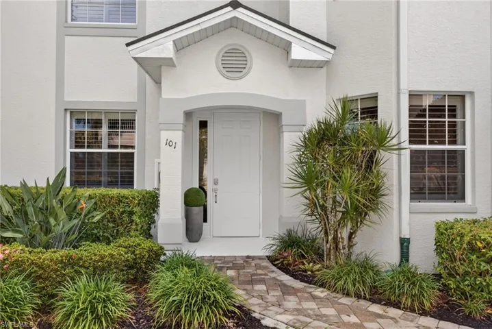 5015  Marina Cove  DR, Naples, FL 34112