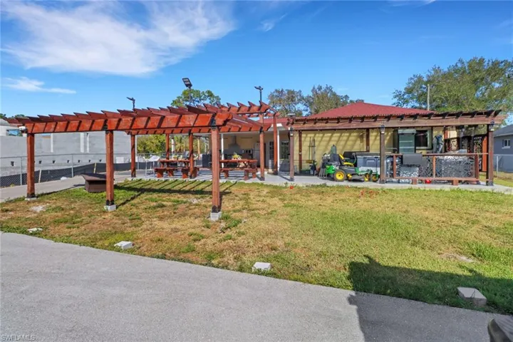 2420  6th SE AVE, Naples, FL 34117