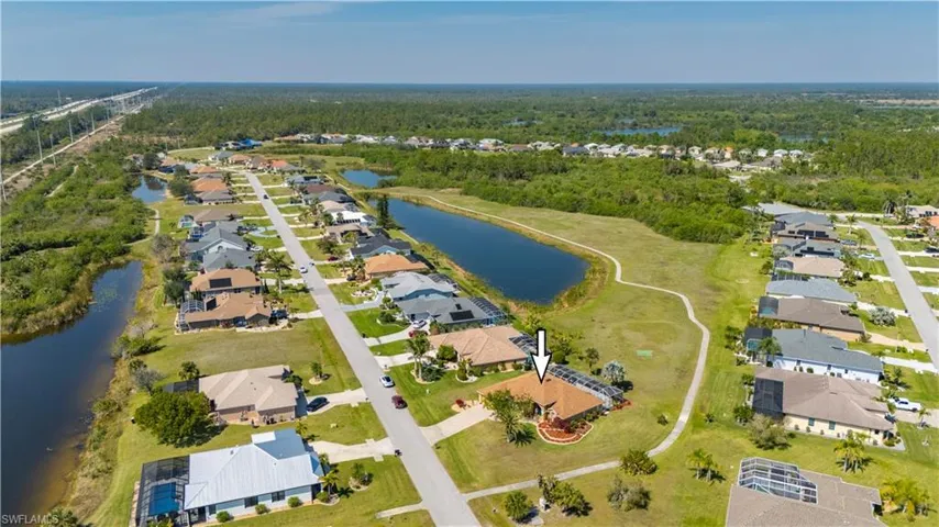 Bird's eye view with a residential view, a water view, and a forest view