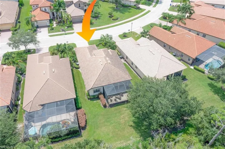 Birds eye view of property