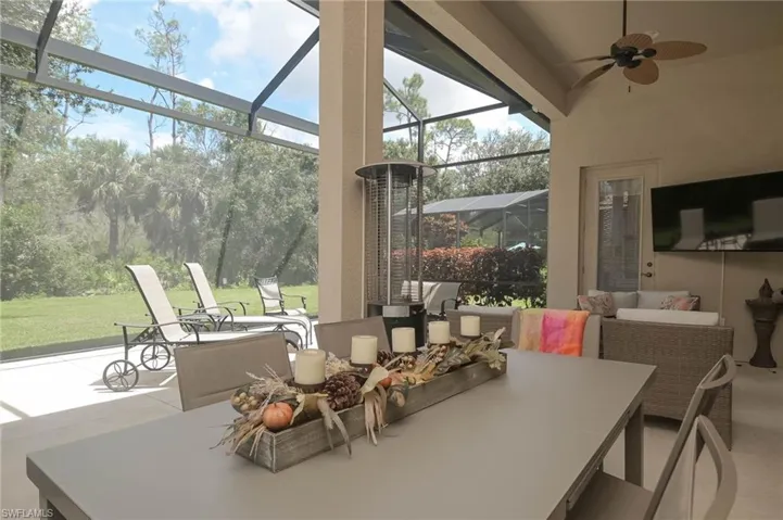 Sunroom / solarium with ceiling fan