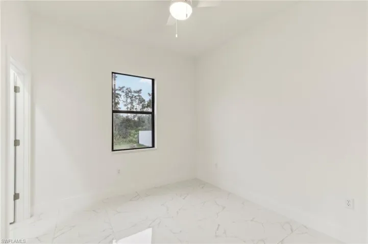 Empty room with ceiling fan
