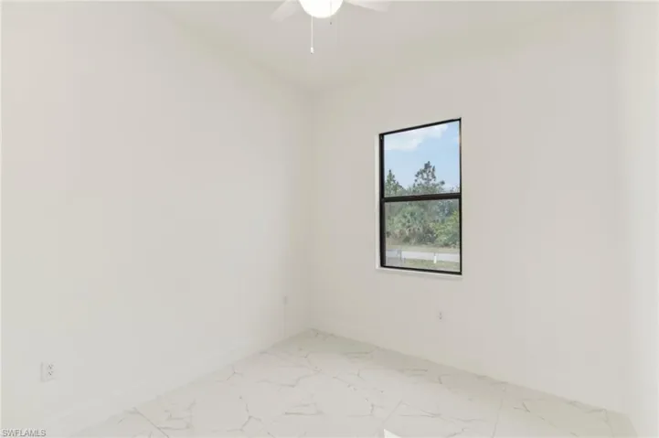 Empty room with ceiling fan